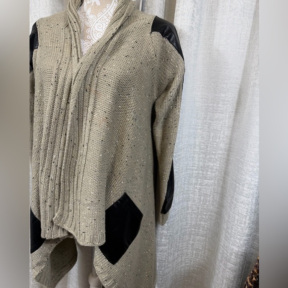 YAIRA Taupe Knit Open-Front Cardigan with Faux Leather Trim (Size L) - Picture 7 of 9